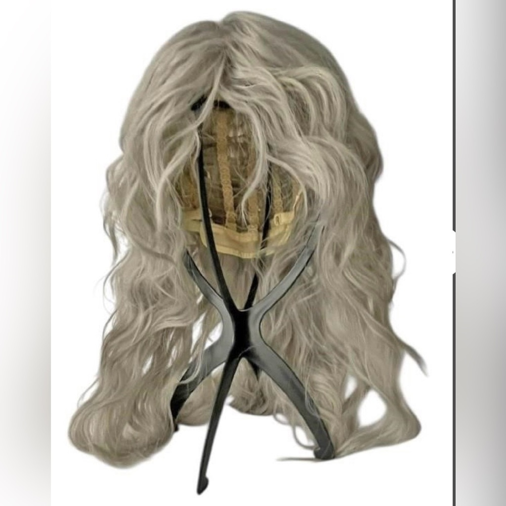 New Silver Grey long wavy wig 16” wig wispy bangs NWT